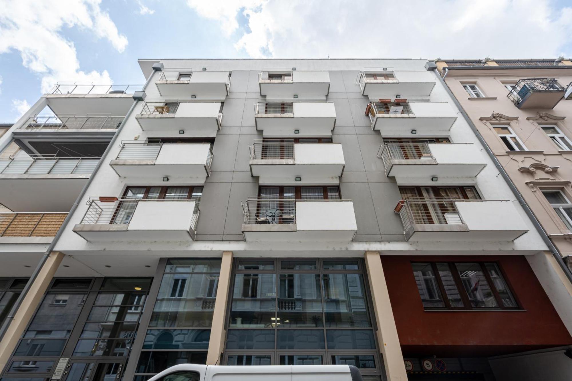 Home Of Serenity - 2 Bdr, Free Parking And Terrace 부다페스트 외부 사진